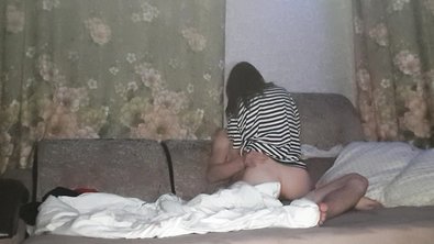 Студентку с натуральными сиськами смачно проебали на камеру в кровати