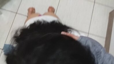 Бразильскую девку с круглой попкой через трусы отпердолил сводный братишка