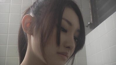 Стройную японку выебали в волосатую пизду через капроновые колготки от первого лица