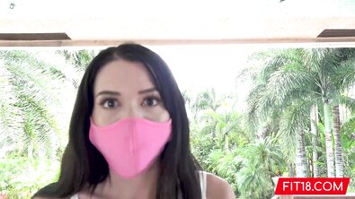 Худенькая студентка из России с интимной стрижкой сдала тест на порнопригодность