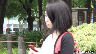 Японке с короткой стрижкой и твердыми сосками накончали в волосатую пизду перед камерой