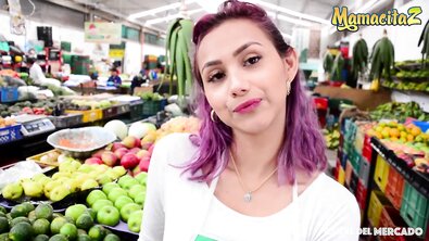 Сисястую латинскую продавщицу овощей за деньги раскрутили на секс перед камерой